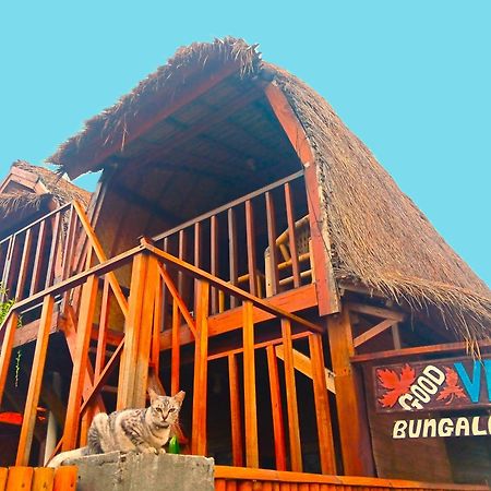 Good Vibes Bungalows 길리트라왕안 외부 사진