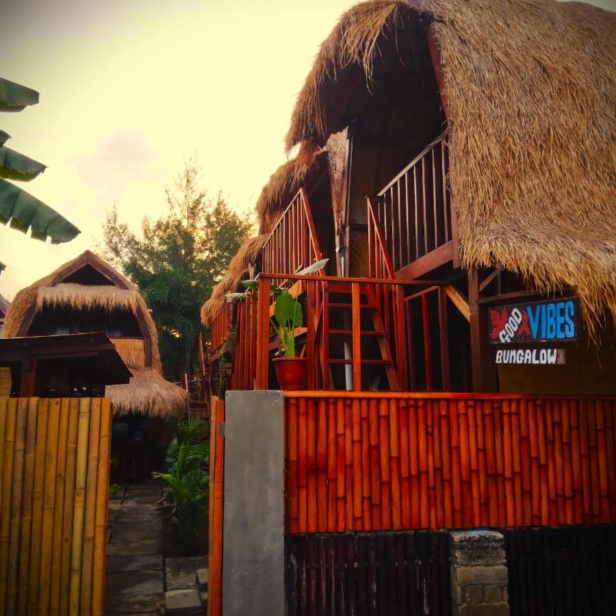 Good Vibes Bungalows 길리트라왕안 외부 사진